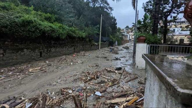 Ιταλία: Μια γυναίκα έχασε τη ζωή της, ενώ περίπου δέκα άνθρωποι αγνοούνταν μετά την κατολίσθηση στο νησί Ίσκια