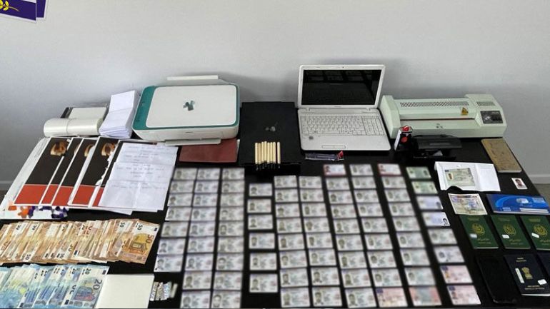 Ομόνοια: Συνελήφθη ένας άνδρας για διακίνηση πλαστών ταξιδιωτικών εγγράφων Ομόνοια: Συνελήφθη ένας άνδρας για διακίνηση πλαστών ταξιδιωτικών εγγράφων