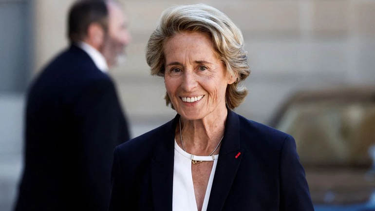 Γαλλία: Ο Μακρόν αντικατέστησε την υφυπουργό Κάρολιν Καγιέ