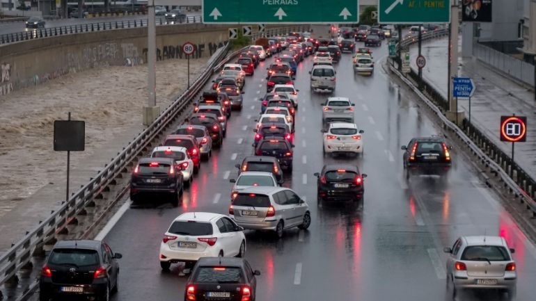 Αυξημένη η κίνηση στην Αττική – Ποιοι δρόμοι αντιμετωπίζουν το μεγαλύτερο πρόβλημα