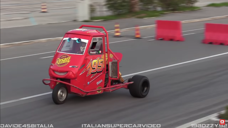 O μοτοσυκλετιστικός “Φράνκενστάιν” – Κινητήρας από Hornet σε ένα Piaggio Ape