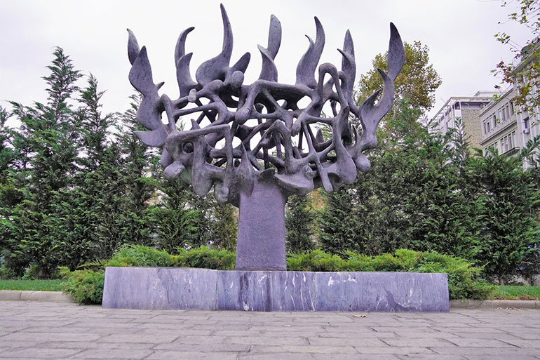 Το Μνημείο Ολοκαυτώματος, του Σέρβου γλύπτη Nandor Glid 