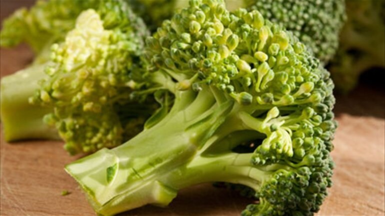 Η υψηλότερη πρόσληψη βιταμίνης Κ συνδέεται με χαμηλότερο κίνδυνο κατάγματος των οστών στους ηλικιωμένους