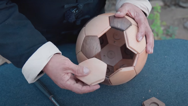 Ξύλινη μπάλα ποδοσφαίρου