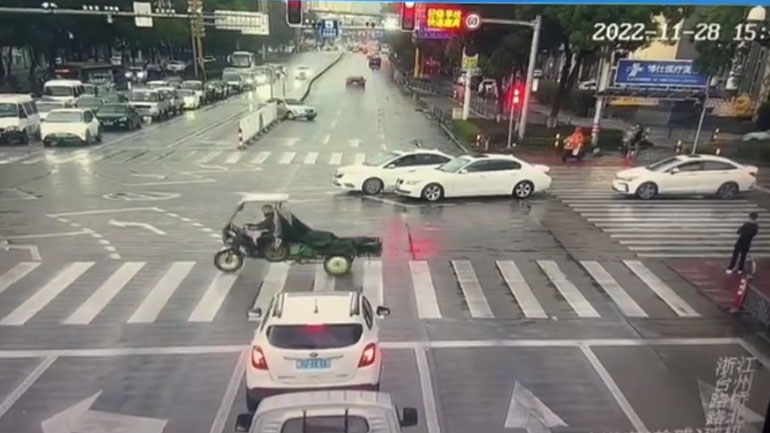 Ακόμα δύο νεκροί από «ανεξέλεγκτο» Tesla στην Κίνα – Φταίει το αμάξι τελικά ή ο οδηγός;