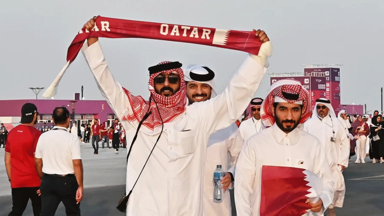 Times: «Το Κατάρ πλήρωσε οπαδούς από τέσσερις χώρες για να υποστηρίξουν την εθνική ομάδα»