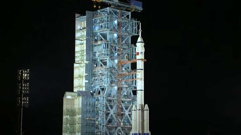 Κίνα: Εκτοξεύτηκε το Shenzhou-15 μεταφέροντας τρεις αστροναύτες στον κινεζικό διαστημικό σταθμό