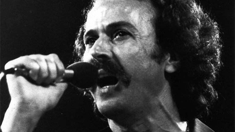 Ο Σταύρος Ξαρχάκος τιμά τον Νίκο Ξυλούρη: Λίγα διαθέσιμα εισιτήρια για τη συναυλία στο Christmas Theater