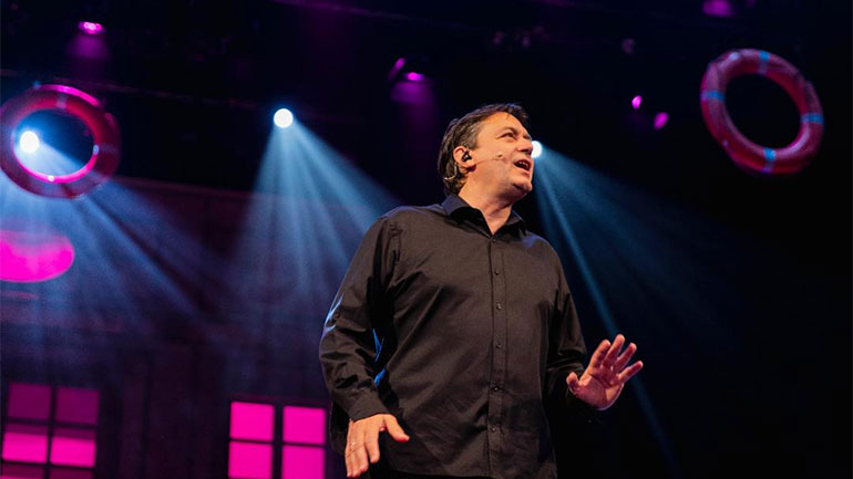 Θριαμβευτική πρεμιέρα για τον Γιάννη Κότσιρα στο θέατρο Ακροπόλ