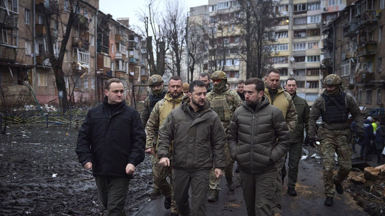 Ζελένσκι: Ο ρωσικός στρατός εντείνει τις επιχειρήσεις του στο Ντονμπάς