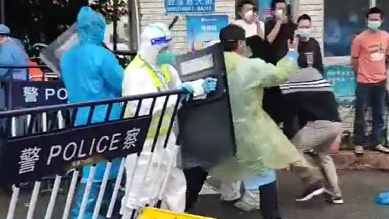 Βίαιες συγκρούσεις στην Καντόνα της Κίνας