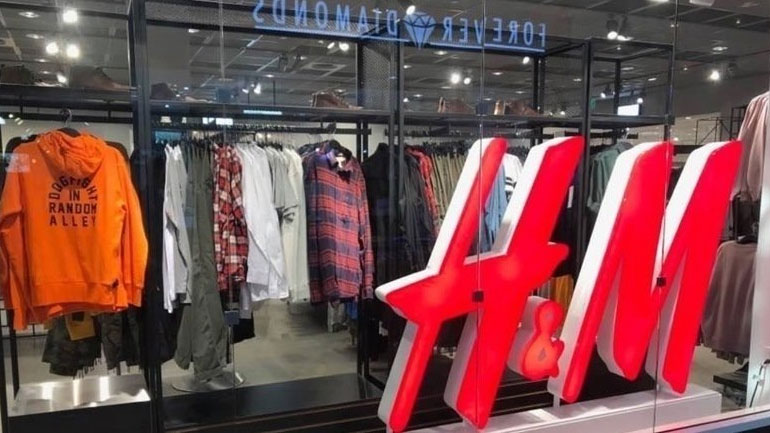 Η αλυσίδα H&M θα απολύσει 1.500 υπαλλήλους στο πλαίσιο περιορισμού των δαπανών της