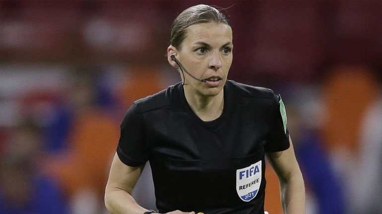 Έτοιμη να γράψει ιστορία η Φραπάρ: «Όταν είσαι γυναίκα διαιτητής υπάρχει περισσότερη πίεση»