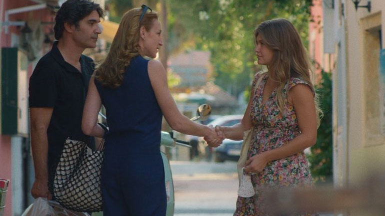 Στεφανία Γουλιώτη – Maestro: Ποια είναι η τηλεοπτική σύζυγος του Παπακαλιάτη, ο γάμος με τη σύντροφό της και ο Δημήτρης Λιγνάδης