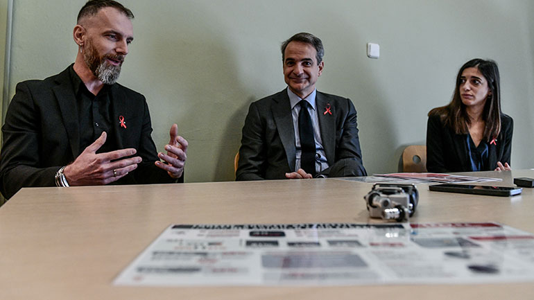 Επίσκεψη Μητσοτάκη στον σύλλογο οροθετικών «Θετική Φωνή»