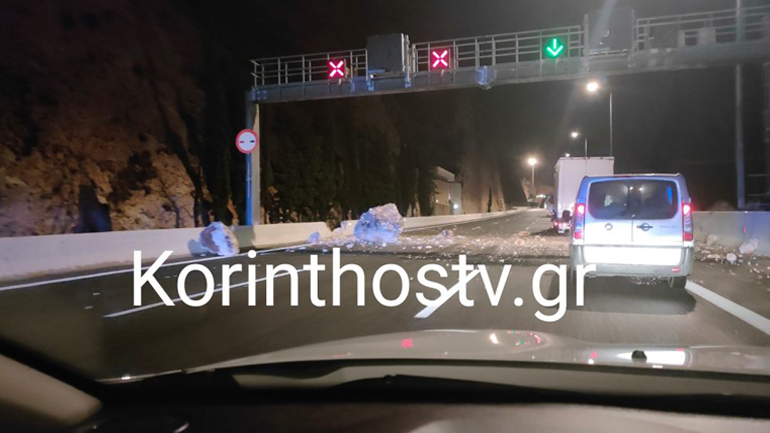 Άγνωστο πότε θα αποκατασταθεί η κυκλοφορία στην  Αθηνών-Κορίνθου μετά την πτώση βράχων