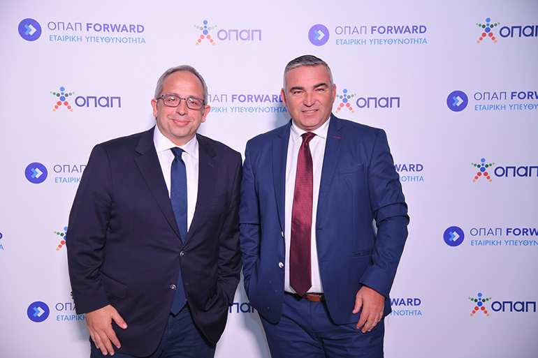 Οι παρουσιαστές της εκδήλωσης, Χρήστος Κούτρας και Γιάννης Ντσούνος.