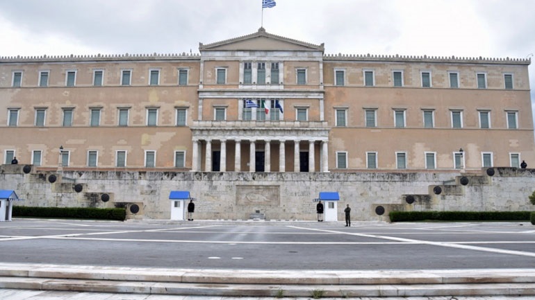 Μαθήτρια προσπάθησε να εισέλθει στη Βουλή με μαχαίρι