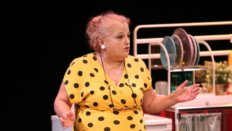 Ελένη Καστάνη: «Θα έκανα περισσότερα στην ερωτική μου ζωή, ίσως και με πολλούς συντρόφους»