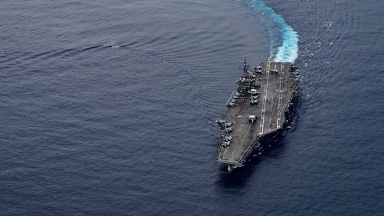 Το Πολεμικό Ναυτικό των ΗΠΑ αναχαίτισε αλιευτικό σκάφος που μετέφερε λαθραία πυρομαχικά στον Κόλπο του Ομάν