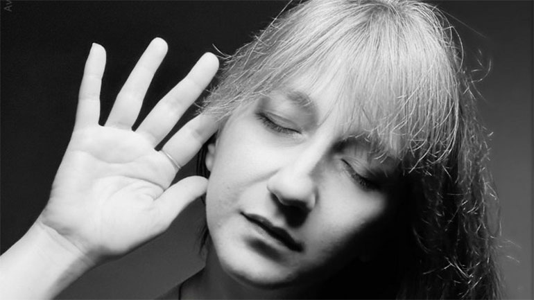 Συναυλίες στο σκοτάδι με τη Μαρία Παπαγεωργίου για την υποστήριξη κοινωφελών οργανισμών