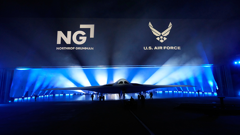 B-21 Raider: Οι ΗΠΑ παρουσίασαν το επιβλητικό βομβαρδιστικό που θα φέρει τη νέα εποχή B-21 Raider: Οι ΗΠΑ παρουσίασαν το επιβλητικό βομβαρδιστικό που θα φέρει τη νέα εποχή