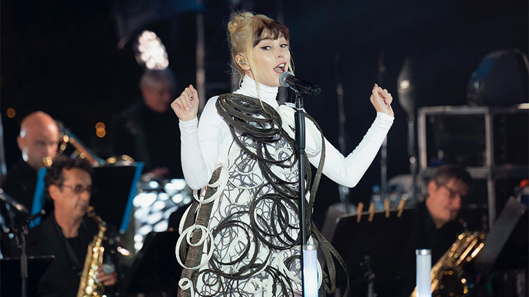 Η Τάμτα έδωσε τον ρυθμό για τη φαντασμαγορική φωταγώγηση της πόλης από τον Δήμο Αθηναίων!