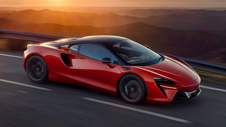 Η McLaren πούλησε αυτοκίνητα από τη συλλογή της αξίας 123 εκατ. για να χρηματοδοτήσει την Artura