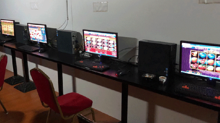 Εξαρθρώθηκε ένα από τα μεγαλύτερα μίνι καζίνο στην Αττική