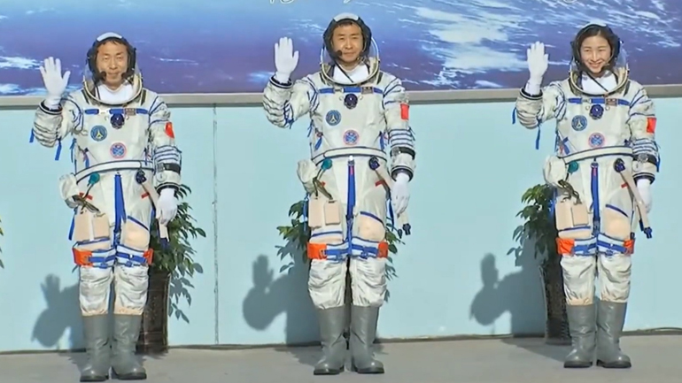 Τρεις Κινέζοι αστροναύτες επέστρεψαν με επιτυχία στη Γη