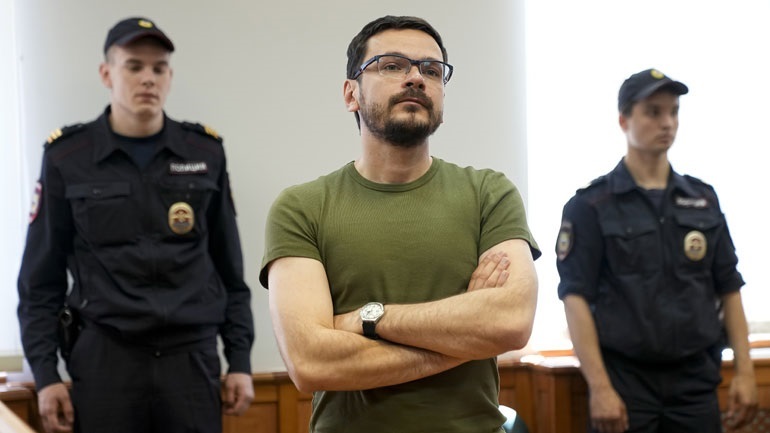 Ρωσία: Η εισαγγελία πρότεινε να επιβληθεί 9ετής κάθειρξη στον φυλακισμένο αντιφρονούντα Ιλιά Γιάσιν