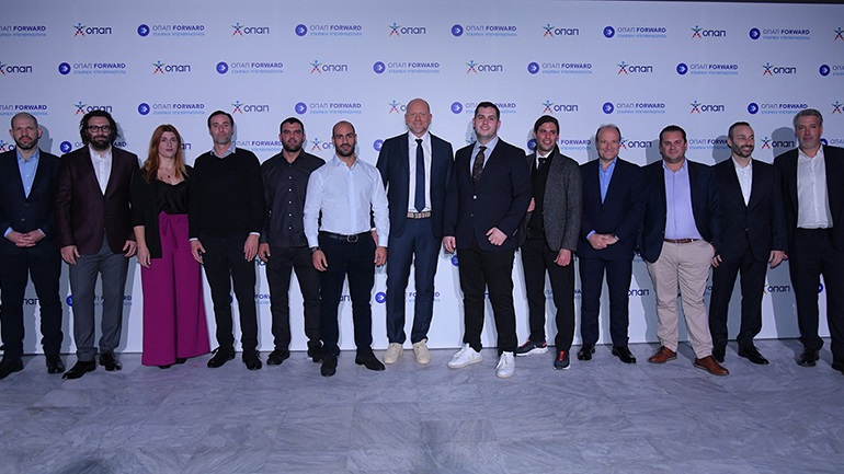 Οι εκπρόσωποι των νέων εταιρειών του προγράμματος ΟΠΑΠ Forward με τον Γιαν Κάρας, Διευθύνοντα Σύμβουλο του ΟΠΑΠ