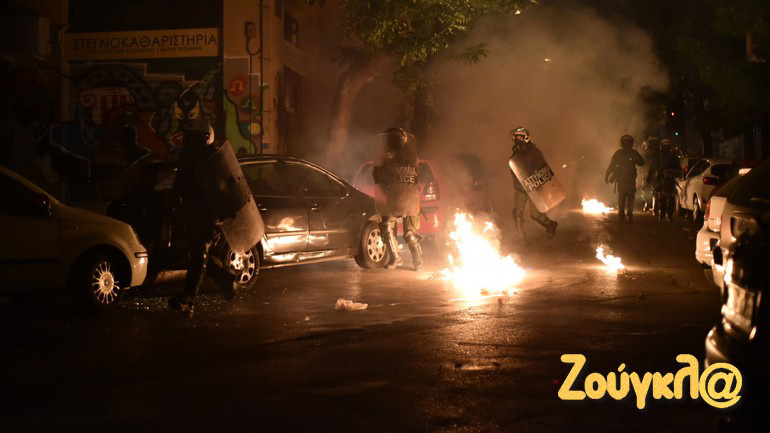 Εξάρχεια: Ένταση στη συγκέντρωση για τον Γρηγορόπουλο και τον 16χρονο Ρομά