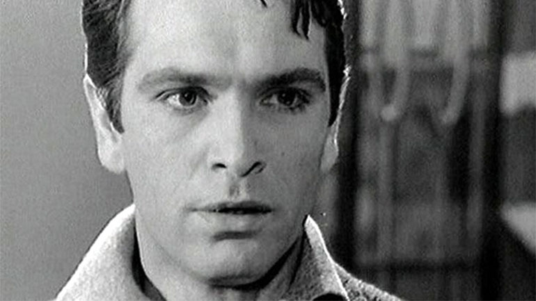 Νίκος Κούρκουλος: Ο ζεν πρεμιέ του ελληνικού σινεμά