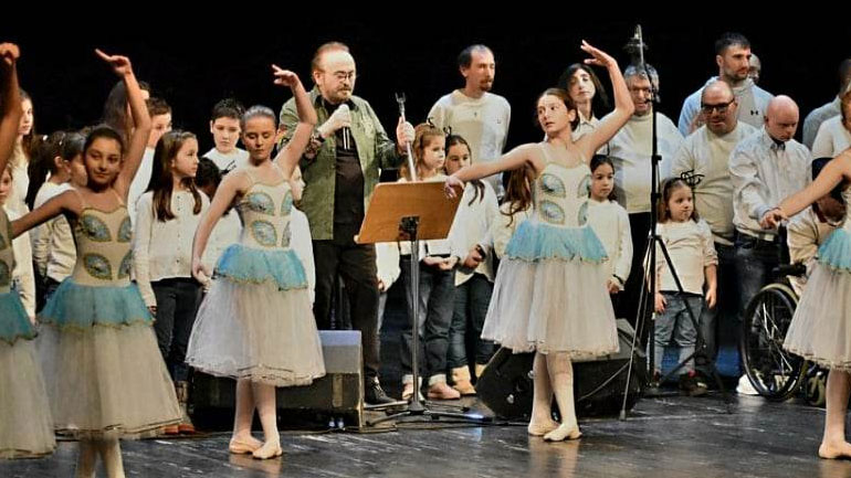 Συγκίνηση, χαρά και ένας διαφορετικός Σταμάτης Γονίδης στη βραδιά του ΚΕΜΑΕΔ!