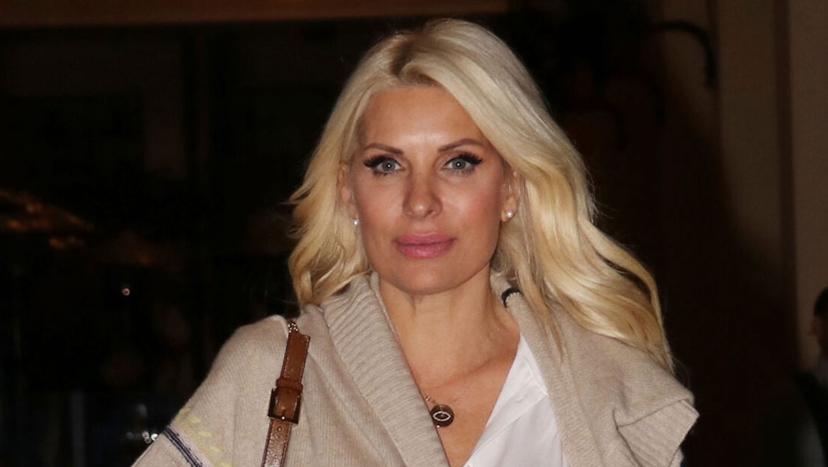 Ελένη Μενεγάκη: Σπάνια βραδινή έξοδος στο θέατρο