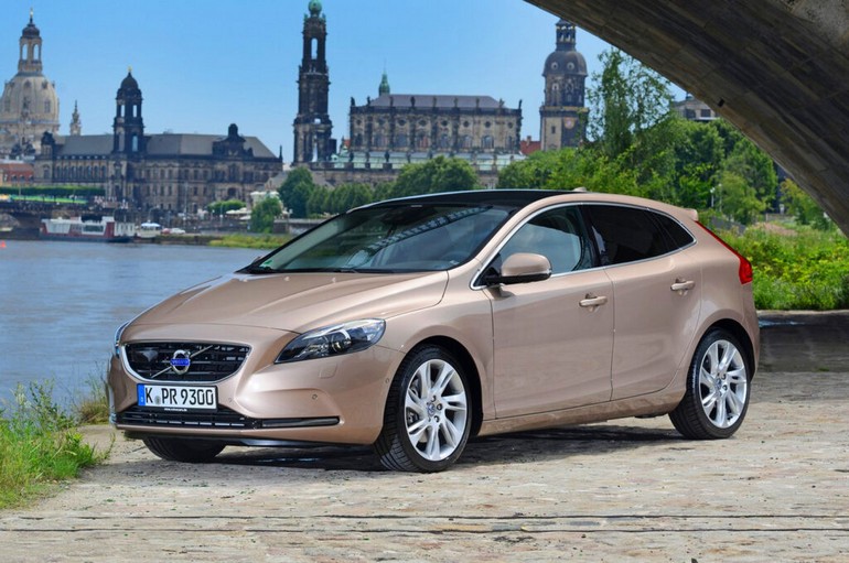  2013    Volvo V40