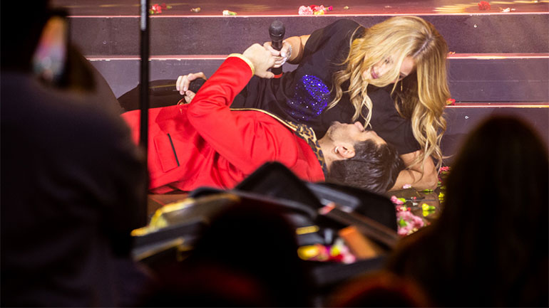 Ο Χρήστος Μάστορας υποδέχτηκε με «εντυπωσιακό» τρόπο τη Νατάσα Θεοδωρίδου στο Έναστρον!