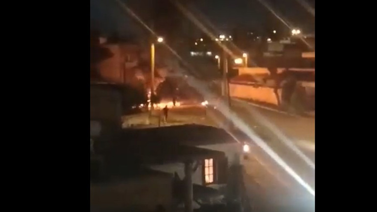 Μενίδι: Νεαροί Ρομά πέταξαν αντικείμενα εναντίον αστυνομικών δυνάμεων