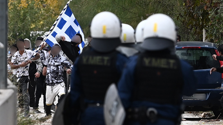 Εθνική οδός Αθηνών – Κορίνθου: Κλειστή λόγω συγκεντρώσεων Ρομά σε Μέγαρα και Ζευγολατιό