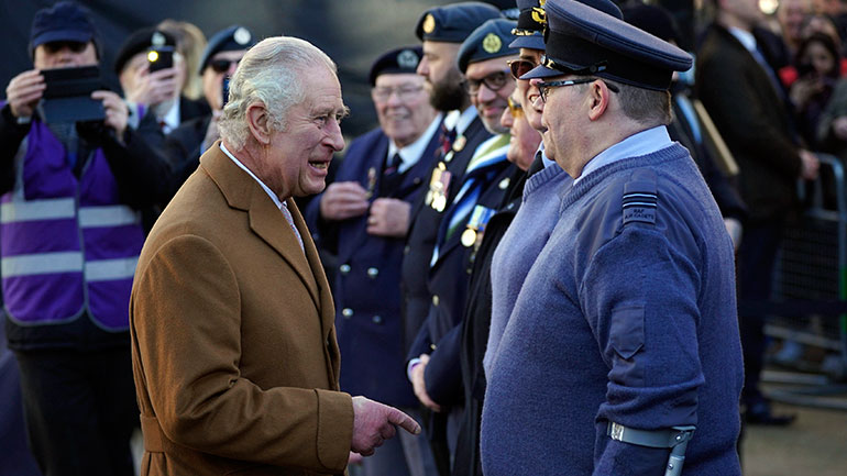 Επίθεση με αυγά στον βασιλιά Κάρολο – Μία σύλληψη