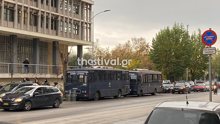 Θεσσαλονίκη: Προθεσμία για την Παρασκευή πήρε ο αστυνομικός που κατηγορείται για τον πυροβολισμό 16χρονου Θεσσαλονίκη: Προθεσμία για την Παρασκευή πήρε ο αστυνομικός που κατηγορείται για τον πυροβολισμό 16χρονου