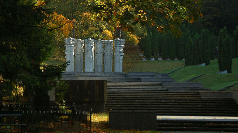 Λιθουανία: Διαλύεται σοβιετικό μνημείο σε νεκροταφείο του Βίλνιους – Αντιρρήσεις από τον ΟΗΕ