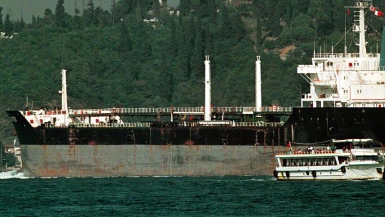 Ρωσία: Aνησυχία για τα δεξαμενόπλοια που περιμένουν στον Βόσπορο