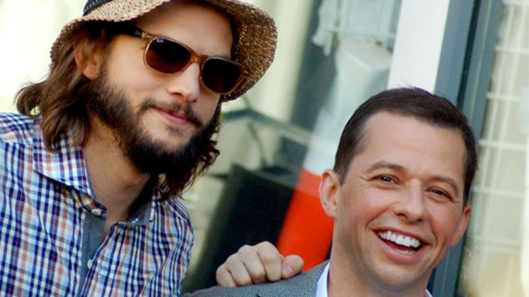 Ο Άστον Κούτσερ μαζί με τον δίδυμο αδελφό του σε τηλεοπτική εκπομπή