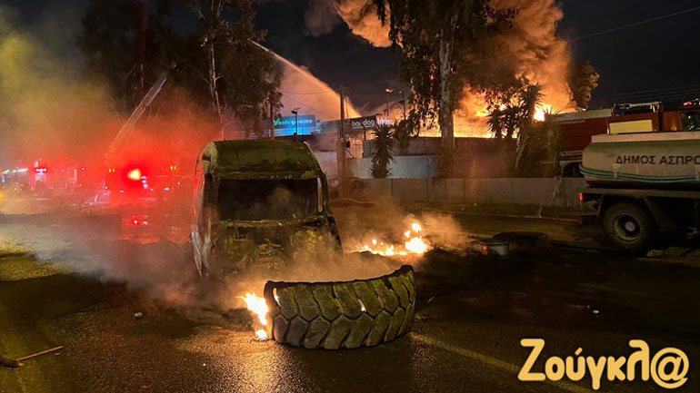 Ρομά έκαψαν κατάστημα με ελαστικά στον Ασπρόπυργο