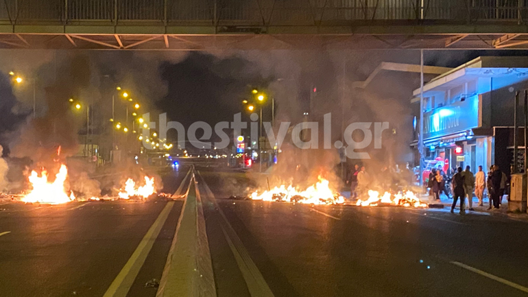 Κλειστή η παλαιά εθνική οδός Θεσσαλονίκης-Βέροιας, σε ένδειξη διαμαρτυρίας για το περιστατικό με τον 16χρονο