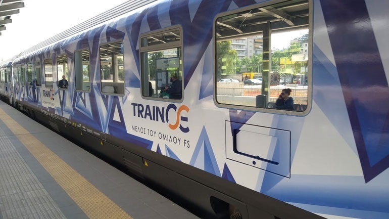 Φωτιά στον Ασπρόπυργο: Καθυστερήσεις στον Προαστιακό – Διακόπηκε η κυκλοφορία στην Ε.Ο.