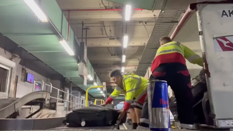 Χειριστές αποσκευών στο αεροδρόμιο της Μελβούρνης