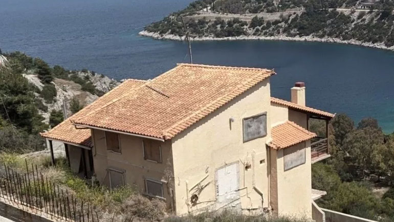 Στο σφυρί το εξοχικό του Πέτρου Φιλιππίδη στο Σοφικό Κορινθίας